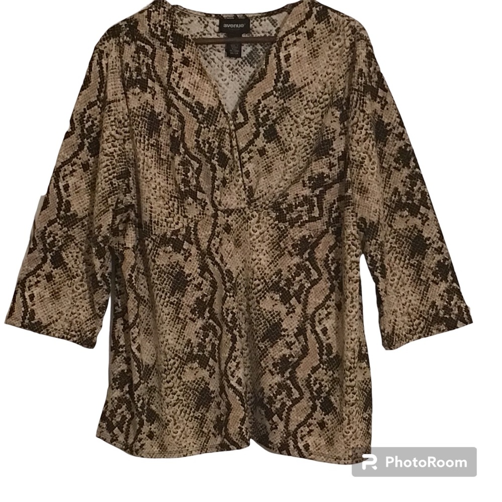 Avenue Snake Print V Neck Top with 3/4 Sleeves Size 22/24